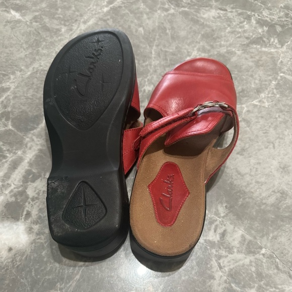Clarks Womens Size 8.5 M Sandals Wedge Red Slides Brazil Leather Slide $109 - Picture 4 of 4